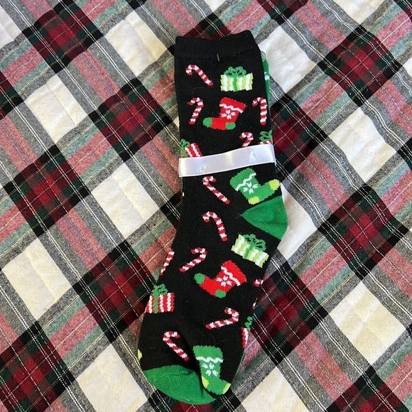 Two pairs of women’s Christmas socks, shoe size 5–9 - Picture 2 of 3